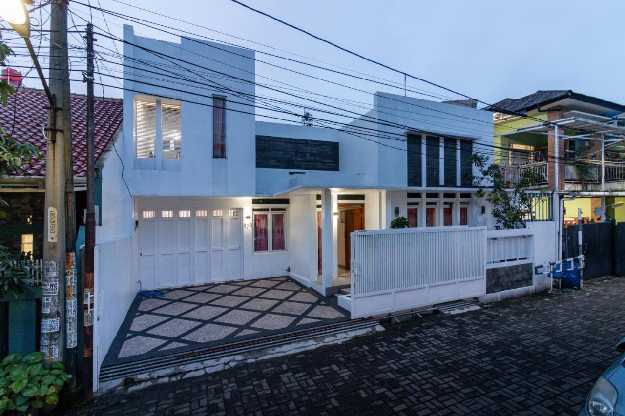 Spacious, White-Villa Belgareti @Kiara Condong Bandung Esterno foto